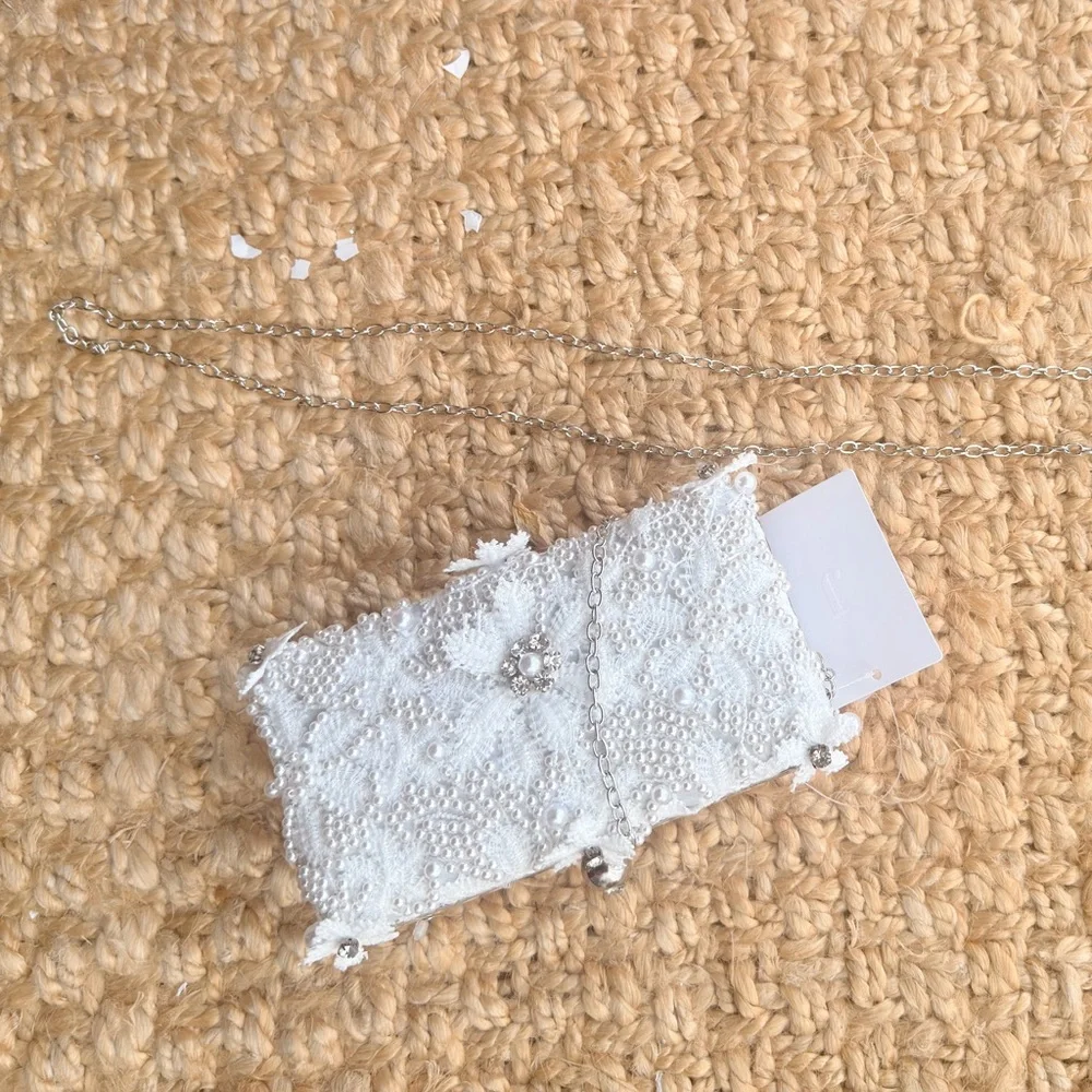 Elegant White Clutch Bag - Picture 2 of 4